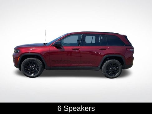 Used 2025 Jeep Grand Cherokee Altitude image 4