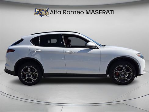 Used 2022 Alfa Romeo Stelvio Sprint image 4