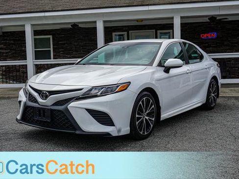 Used 2018 Toyota Camry SE image 12