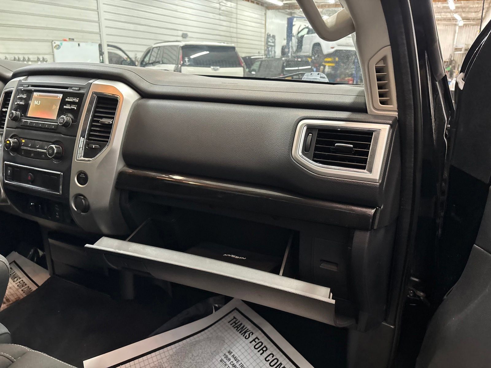 Used 2017 Nissan Titan SV AWD/4WD image 25