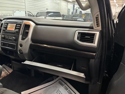 Used 2017 Nissan Titan SV AWD/4WD image 25