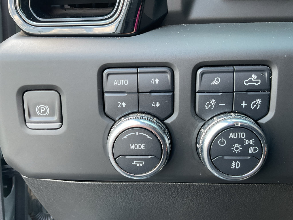 Used 2024 GMC Sierra 2500 AT4 w/ AT4 Premium Plus Package AWD/4WD image 19