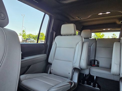 Used 2021 GMC Yukon XL SLT w/ SLT Premium Package AWD/4WD image 24