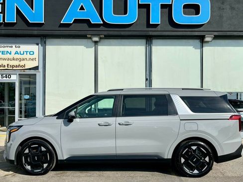 Used 2025 Kia Carnival EX FWD image 2