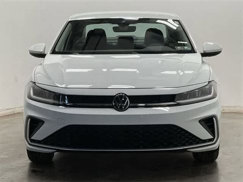 Certified 2025 Volkswagen Jetta S image 28