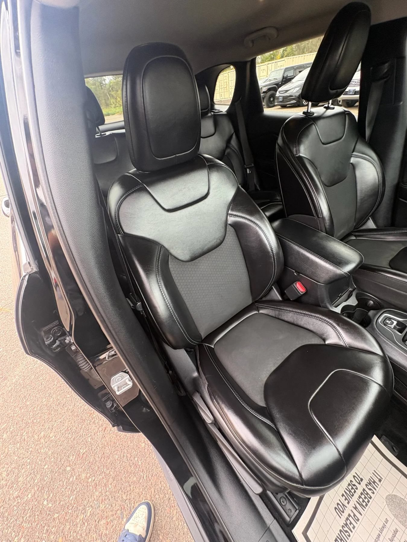 Used 2019 Jeep Cherokee Latitude Plus AWD/4WD image 32