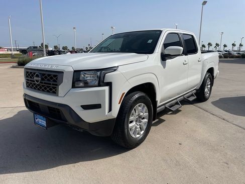 Used 2022 Nissan Frontier SV w/ Technology Package AWD/4WD image 3