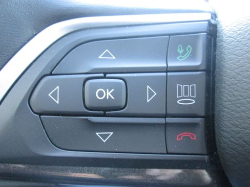 Used 2021 Jeep Grand Cherokee L Laredo image 14