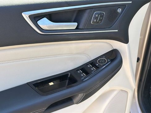 Used 2020 Ford Edge Titanium image 15