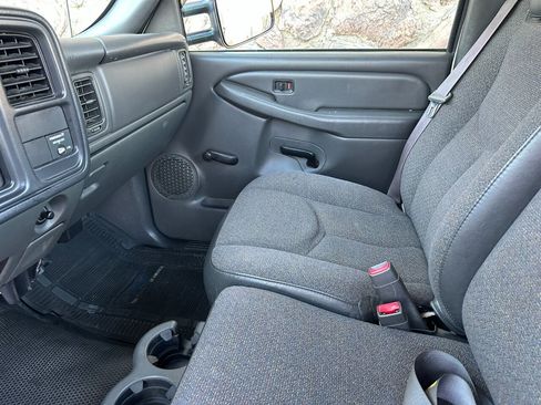 Used 2004 Chevrolet Silverado 2500 W/T image 17