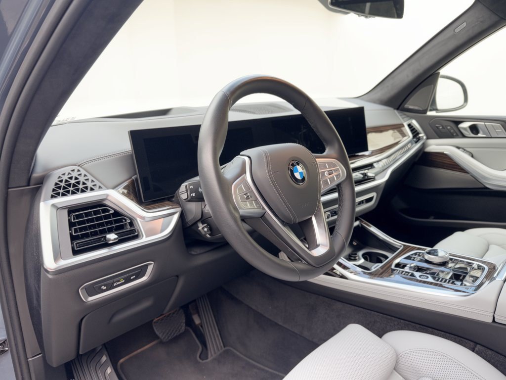 Certified 2026 BMW X7 xDrive40i AWD/4WD image 4
