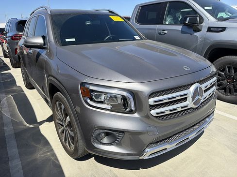 Used 2022 Mercedes-Benz GLB 250 image 3