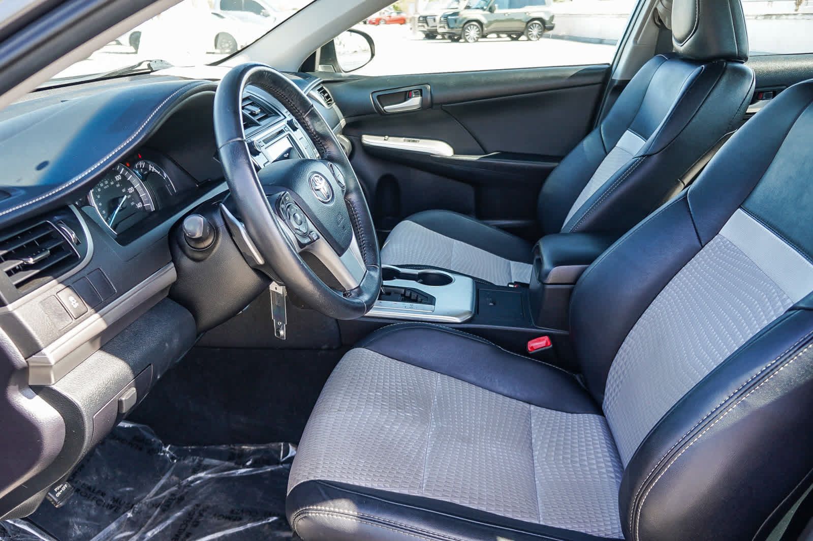 Used 2014 Toyota Camry SE FWD image 20