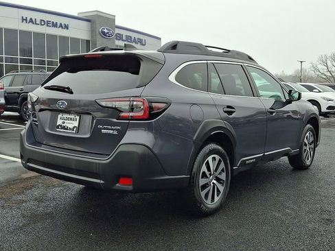 Used 2023 Subaru Outback Premium image 7