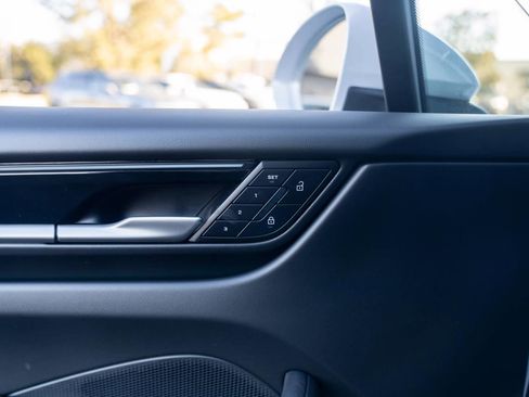 New 2026 Porsche Macan 4 Electric image 24