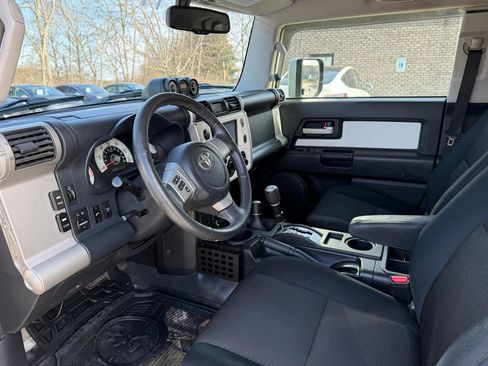 Used 2010 Toyota FJ Cruiser 4WD image 10