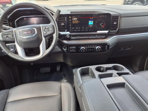 Used 2025 GMC Sierra 1500 SLT image 9