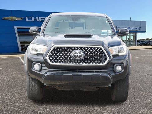 Used 2019 Toyota Tacoma TRD Sport image 8