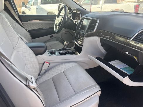 Used 2017 Jeep Grand Cherokee Summit image 28