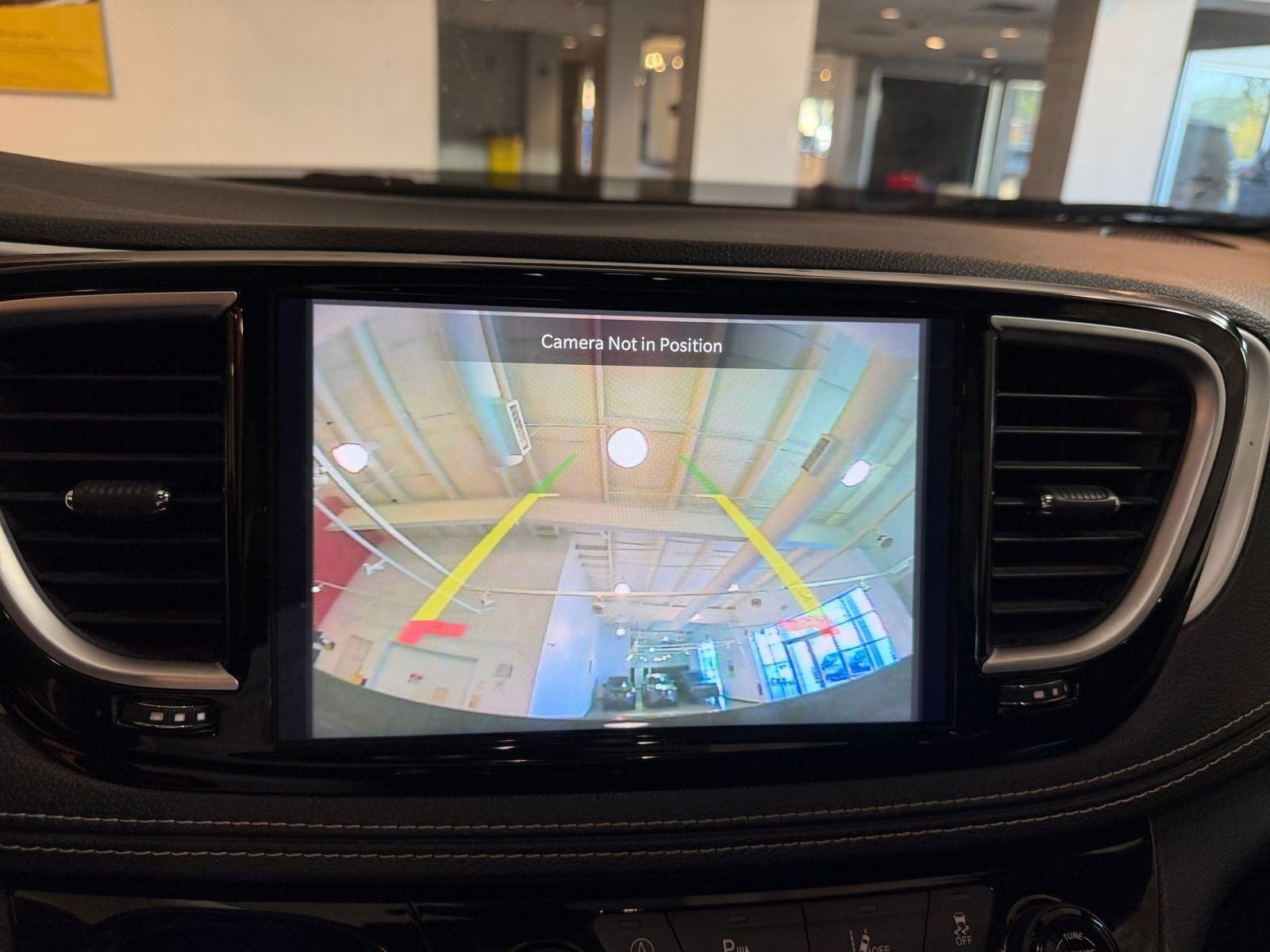Used 2025 Chrysler Pacifica Limited FWD image 26