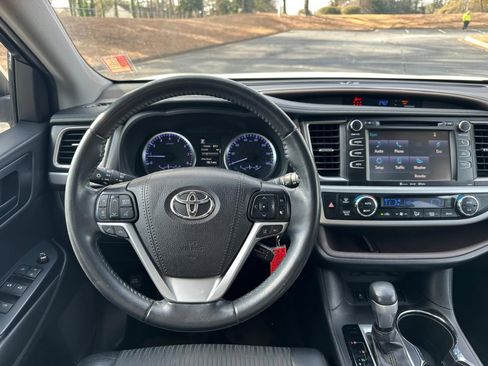 Used 2019 Toyota Highlander Plus image 21