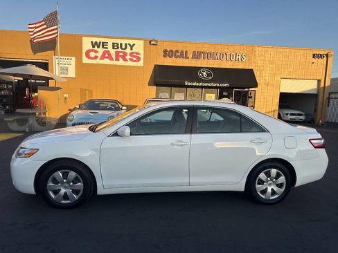 Used 2009 Toyota Camry LE image 2