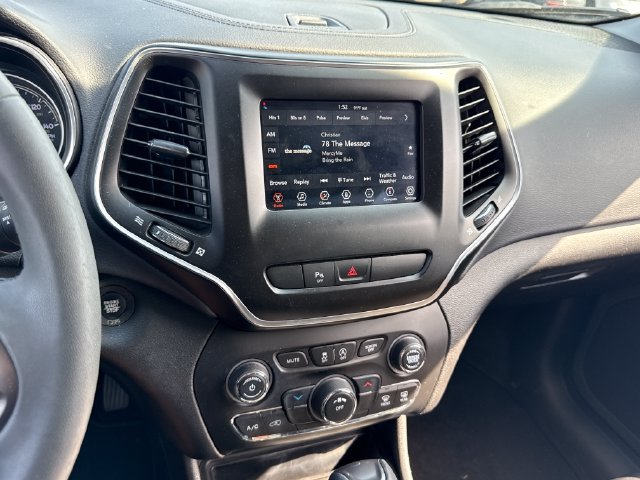 Used 2020 Jeep Cherokee Latitude Plus AWD/4WD image 25