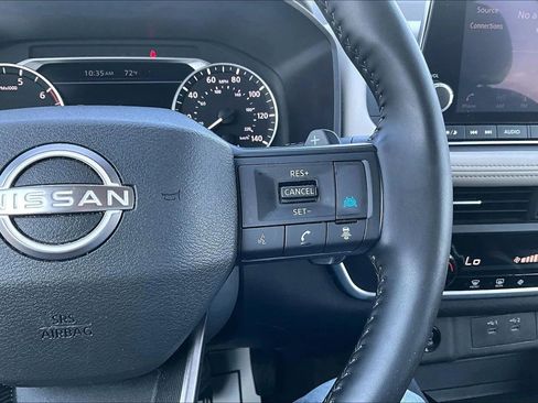 Used 2025 Nissan Rogue SV AWD/4WD image 18