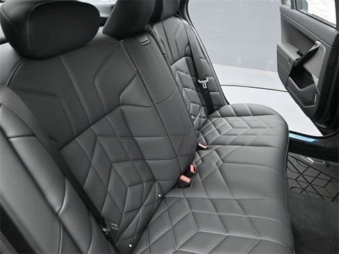 New 2026 BMW 750e xDrive w/ Premium Package image 27