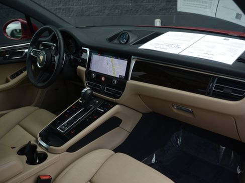 Certified 2025 Porsche Macan image 29