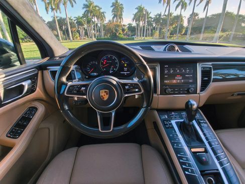 Used 2018 Porsche Macan Turbo AWD/4WD image 14