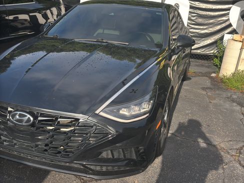 Used 2023 Hyundai Sonata SEL FWD image 2