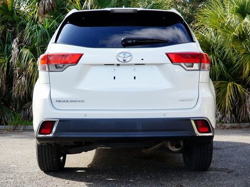Used 2017 Toyota Highlander Limited image 6