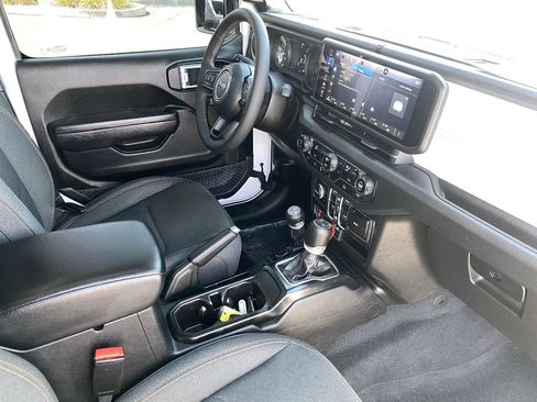 Used 2024 Jeep Wrangler Unlimited AWD/4WD image 6