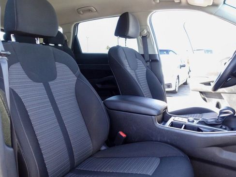 Used 2022 Kia Sorento LX image 16