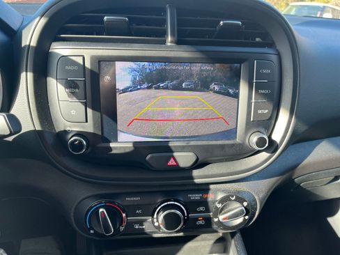 Used 2025 Kia Soul LX w/ LX Technology Package image 17