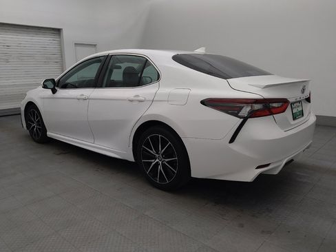 Used 2022 Toyota Camry SE image 3