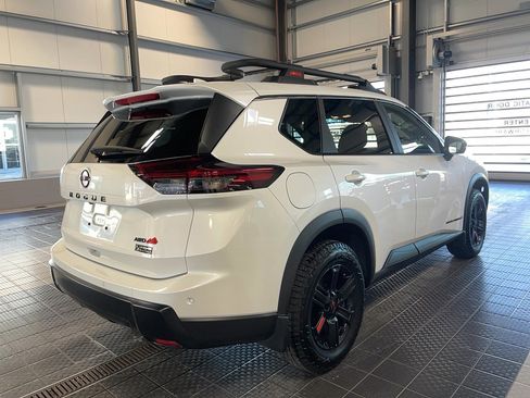 Used 2025 Nissan Rogue SV w/ Rock Creek Premium Package image 17