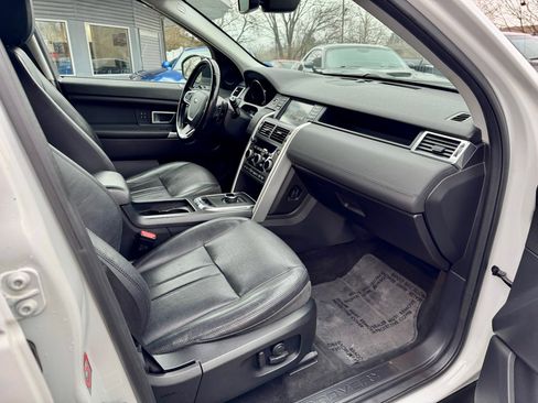 Used 2018 Land Rover Discovery Sport HSE image 17