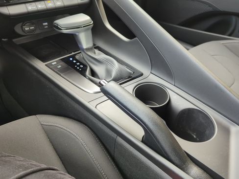 Certified 2025 Hyundai Elantra Sport FWD image 31