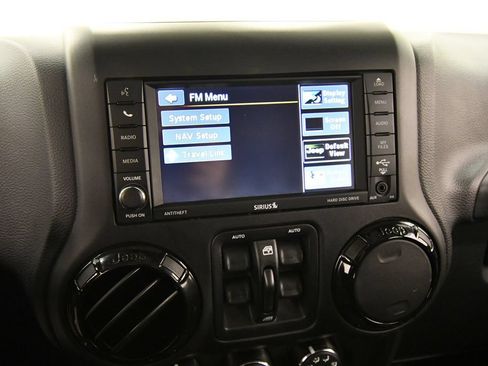 Used 2017 Jeep Wrangler Unlimited Sahara AWD/4WD image 22