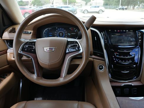 Used 2016 Cadillac Escalade ESV Platinum AWD/4WD image 11