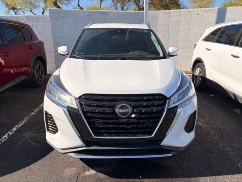 Used 2023 Nissan Kicks SV FWD image 3