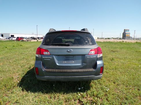 Used 2013 Subaru Outback 2.5i Premium AWD/4WD image 6