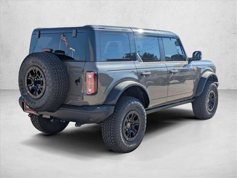 New 2025 Ford Bronco Badlands image 2