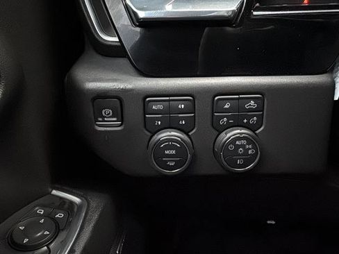 Used 2024 Chevrolet Silverado 1500 LT Trail Boss w/ Convenience Package II AWD/4WD image 15