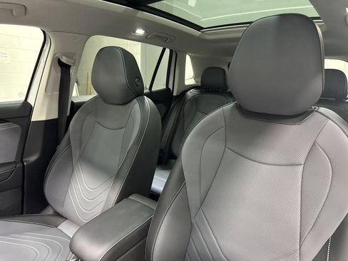 New 2025 Volkswagen Tiguan SE image 29