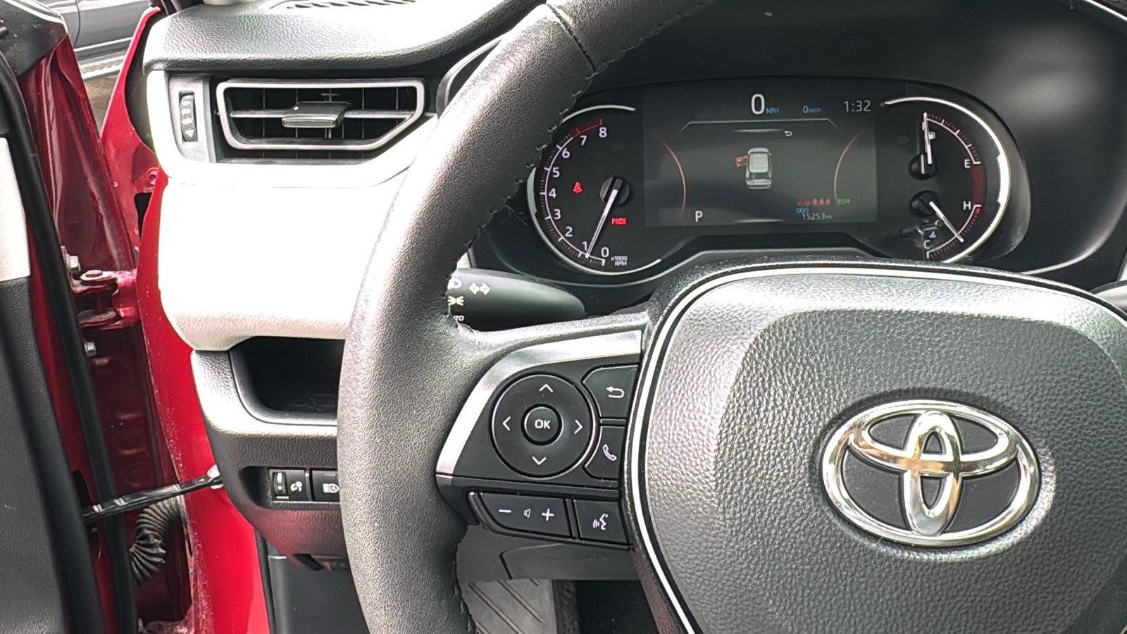 Used 2025 Toyota RAV4 XLE w/ Convenience Package FWD image 18