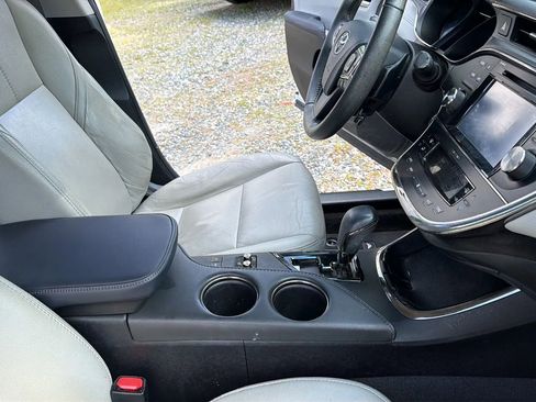 Used 2017 Toyota Avalon XLE image 32