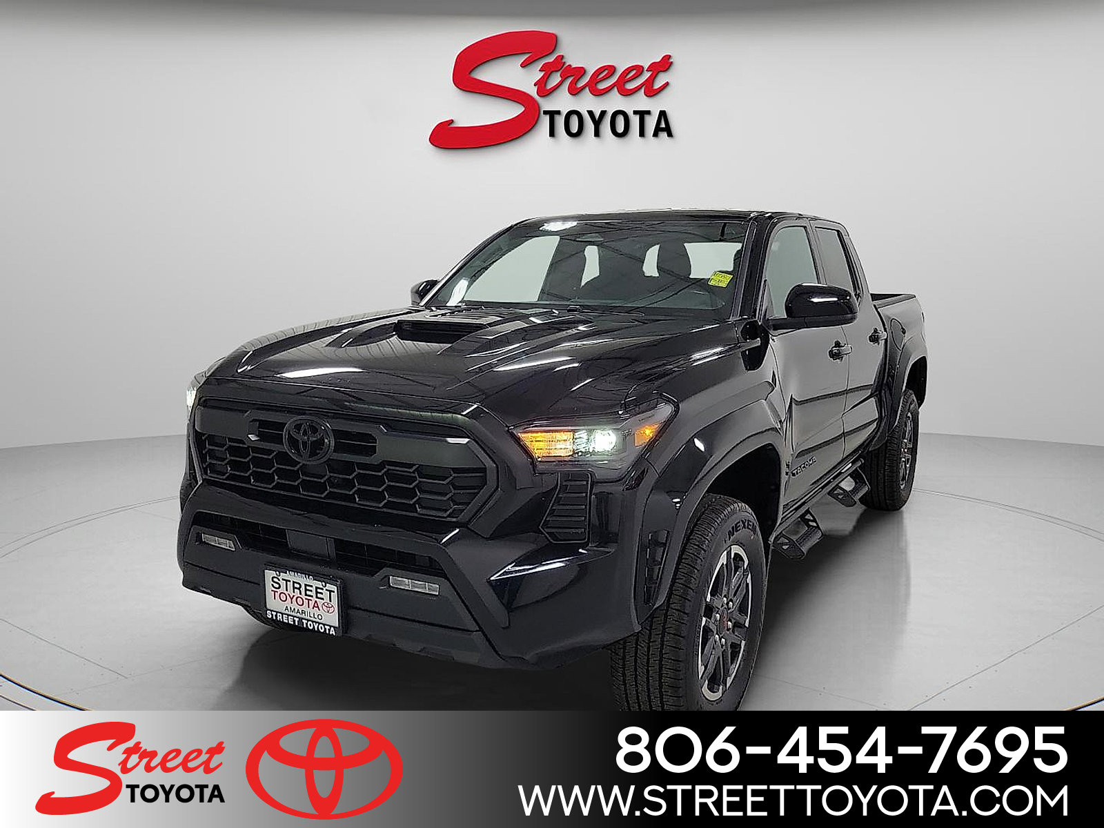 Certified 2024 Toyota Tacoma TRD Sport AWD/4WD image 1